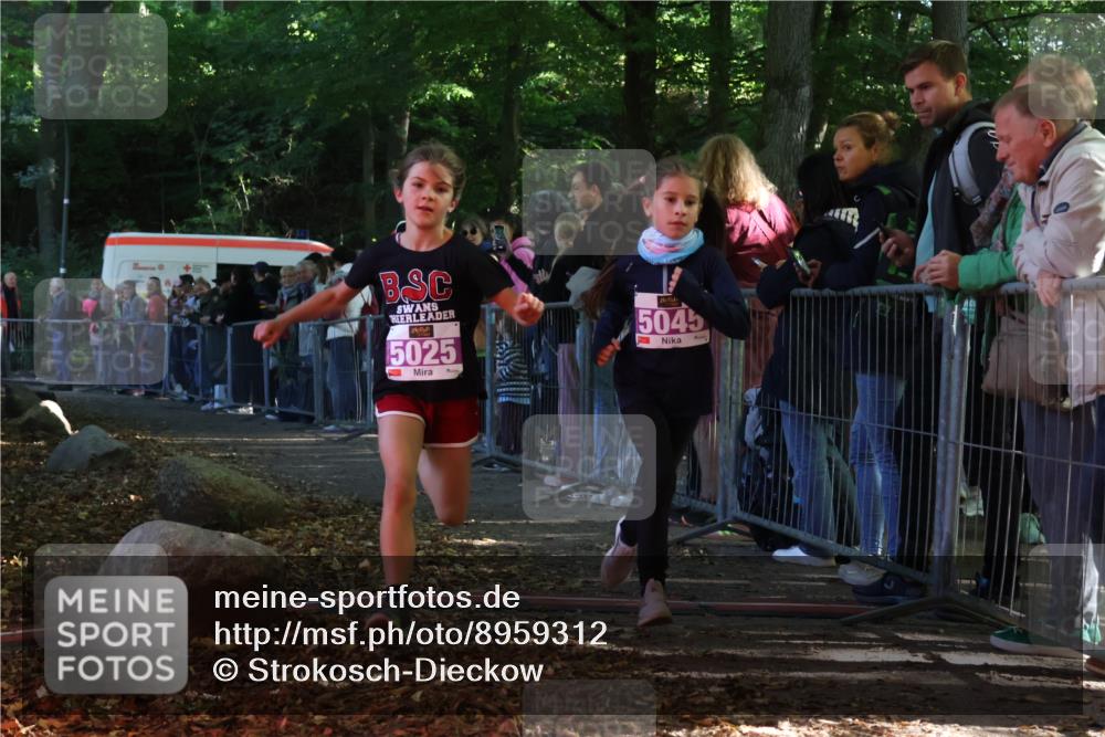 28.09.2025 - 33. Volkslauf durch das schöne Alstertal Strokosch-Dieckow http://msf.ph/oto/8959312 28.09.2025 10:44:49 Ziel 5025, 5045 meine-sportfotos.de