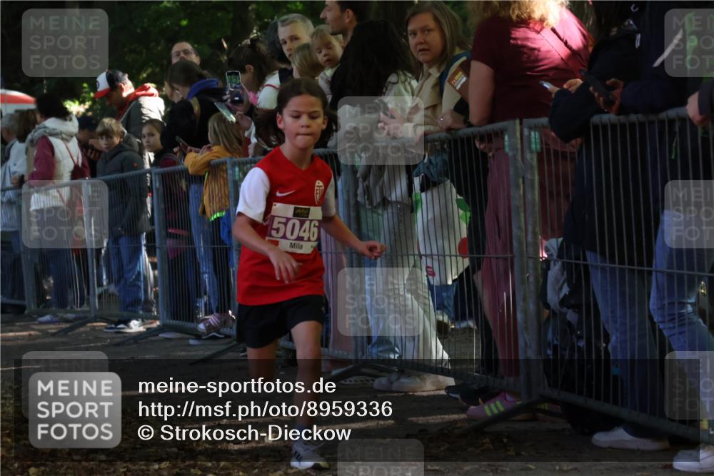 28.09.2025 - 33. Volkslauf durch das schöne Alstertal Strokosch-Dieckow http://msf.ph/oto/8959336 28.09.2025 10:45:09 Ziel 5003, 5021, 5022, 5046 meine-sportfotos.de