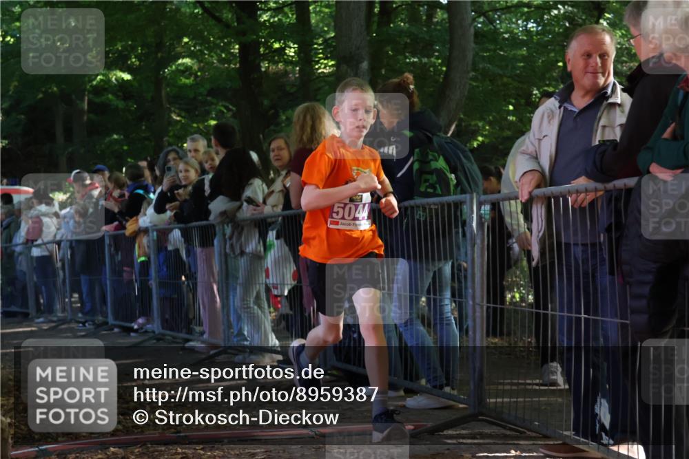 28.09.2025 - 33. Volkslauf durch das schöne Alstertal Strokosch-Dieckow http://msf.ph/oto/8959387 28.09.2025 10:45:32 Ziel 5002, 5044 meine-sportfotos.de