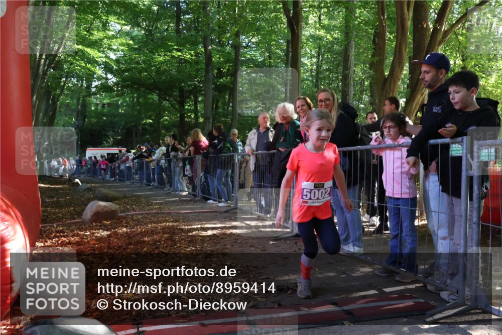 28.09.2025 - 33. Volkslauf durch das schöne Alstertal Strokosch-Dieckow http://msf.ph/oto/8959414 28.09.2025 10:45:38 Ziel 5002, 5039 meine-sportfotos.de