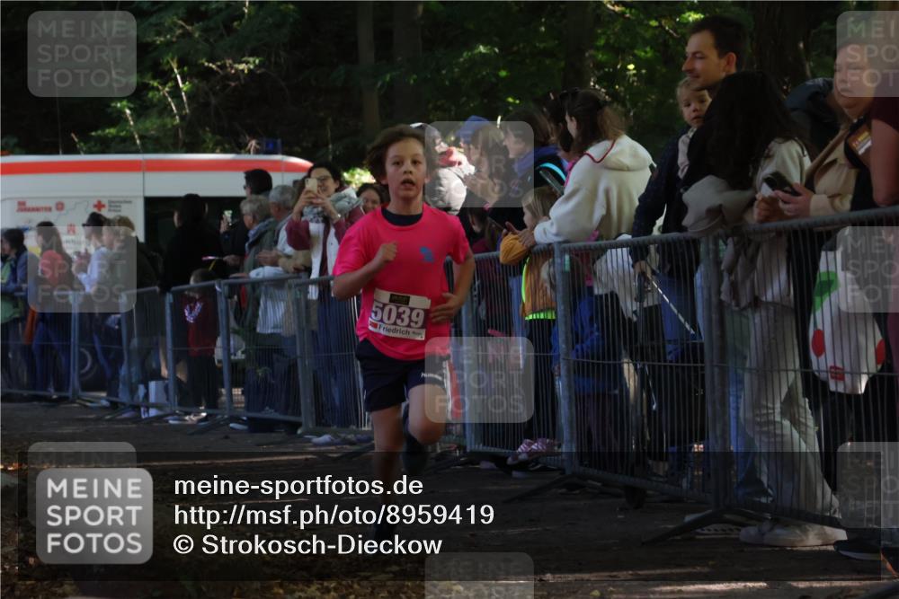 28.09.2025 - 33. Volkslauf durch das schöne Alstertal Strokosch-Dieckow http://msf.ph/oto/8959419 28.09.2025 10:45:41 Ziel 5033, 5039 meine-sportfotos.de