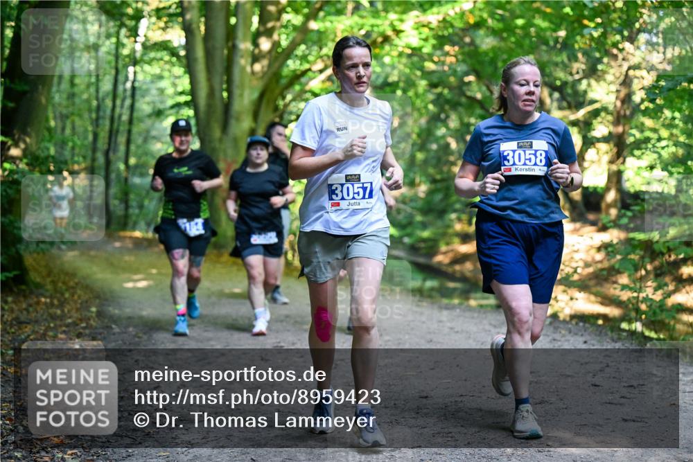 28.09.2025 - 33. Volkslauf durch das schöne Alstertal Dr. Thomas Lammeyer http://msf.ph/oto/8959423 28.09.2025 10:54:03 Laufen 3057, 3058 meine-sportfotos.de