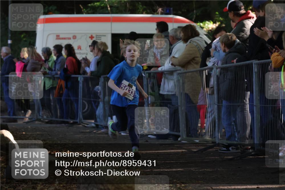 28.09.2025 - 33. Volkslauf durch das schöne Alstertal Strokosch-Dieckow http://msf.ph/oto/8959431 28.09.2025 10:45:45 Ziel 5015, 5033 meine-sportfotos.de