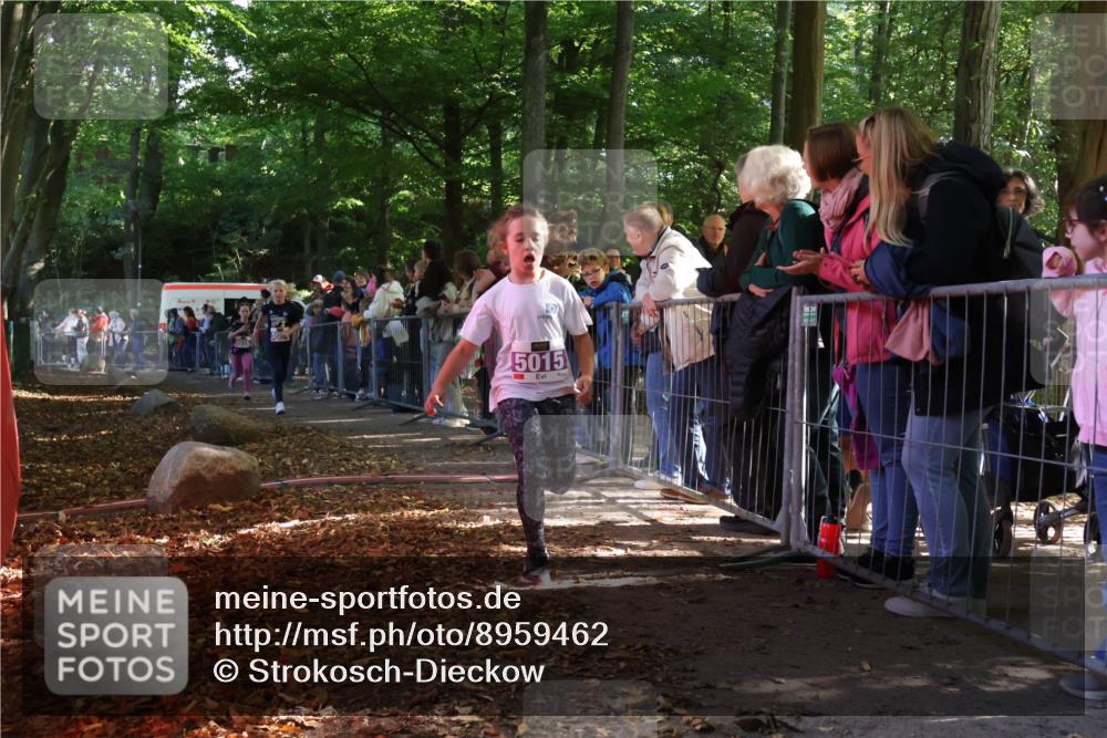 28.09.2025 - 33. Volkslauf durch das schöne Alstertal Strokosch-Dieckow http://msf.ph/oto/8959462 28.09.2025 10:45:53 Ziel 5015, 5016, 5027 meine-sportfotos.de