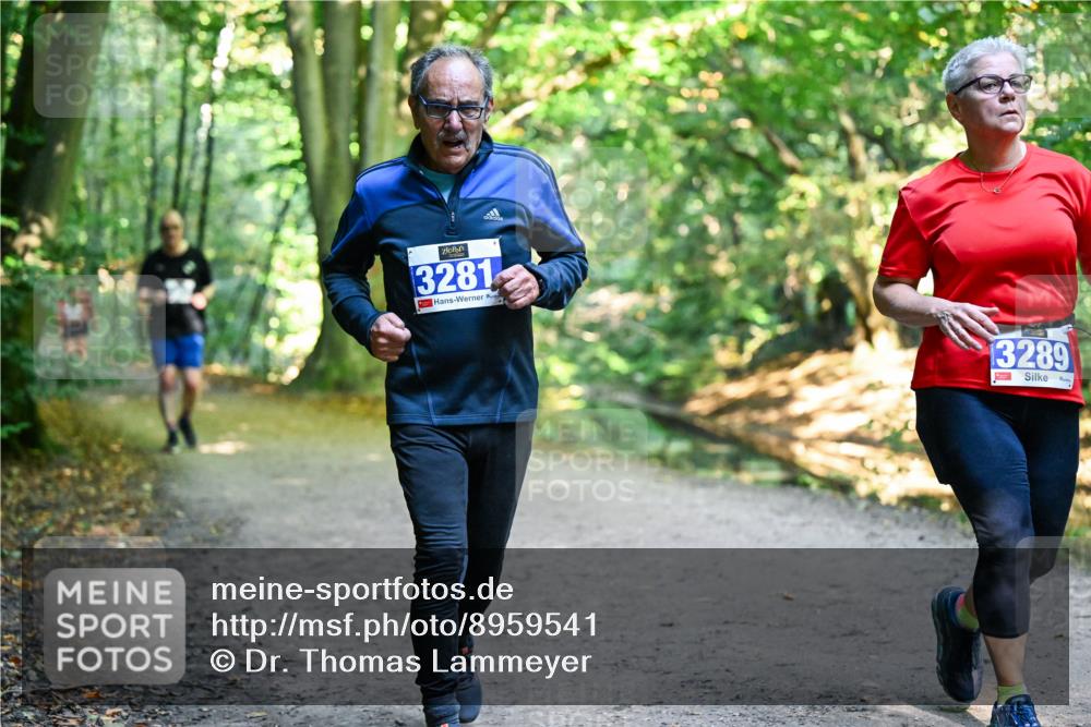 28.09.2025 - 33. Volkslauf durch das schöne Alstertal Dr. Thomas Lammeyer http://msf.ph/oto/8959541 28.09.2025 10:54:41 Laufen 3281, 3289 meine-sportfotos.de