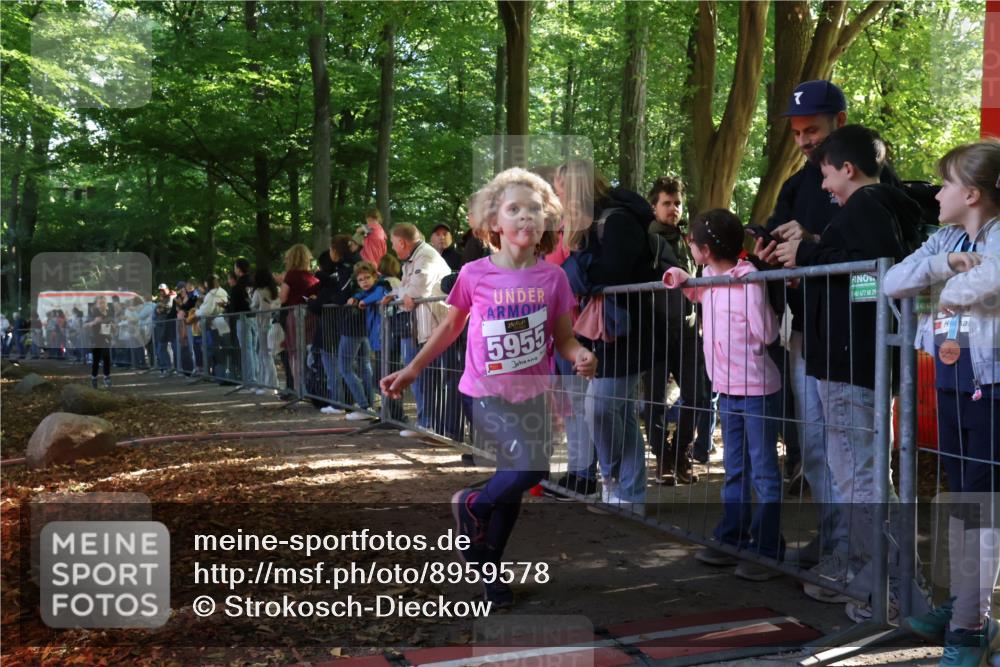 28.09.2025 - 33. Volkslauf durch das schöne Alstertal Strokosch-Dieckow http://msf.ph/oto/8959578 28.09.2025 10:46:14 Ziel 5955, 5962 meine-sportfotos.de