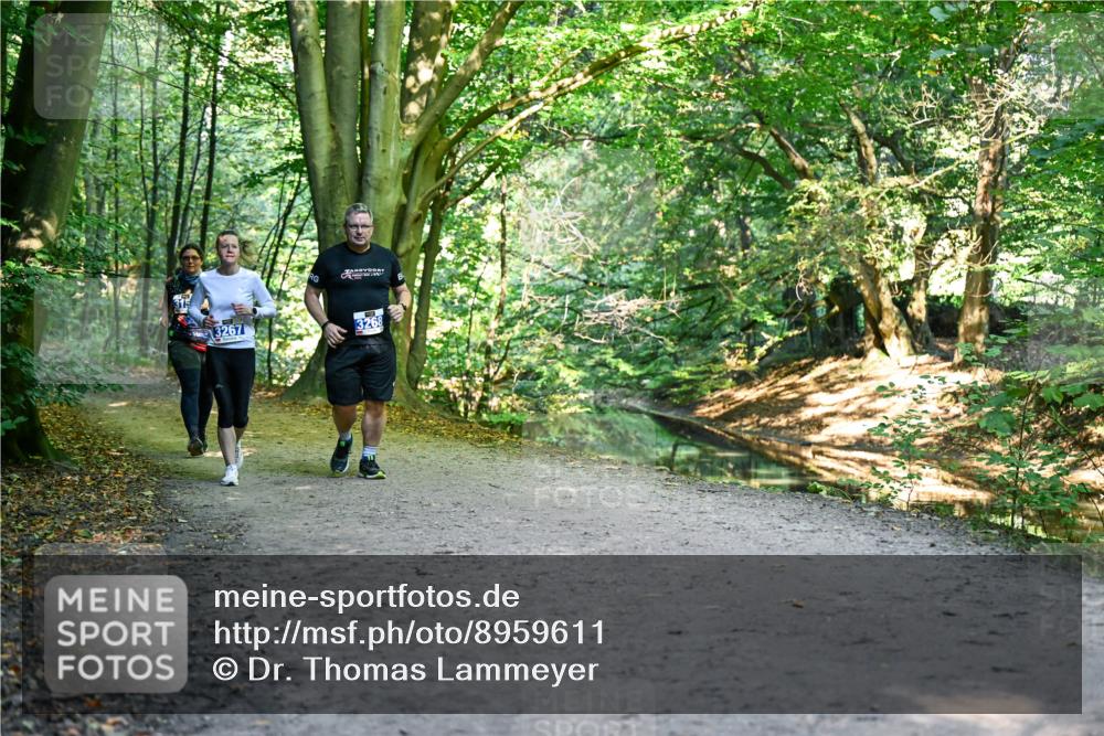 28.09.2025 - 33. Volkslauf durch das schöne Alstertal Dr. Thomas Lammeyer http://msf.ph/oto/8959611 28.09.2025 10:54:54 Laufen 3267, 3268 meine-sportfotos.de