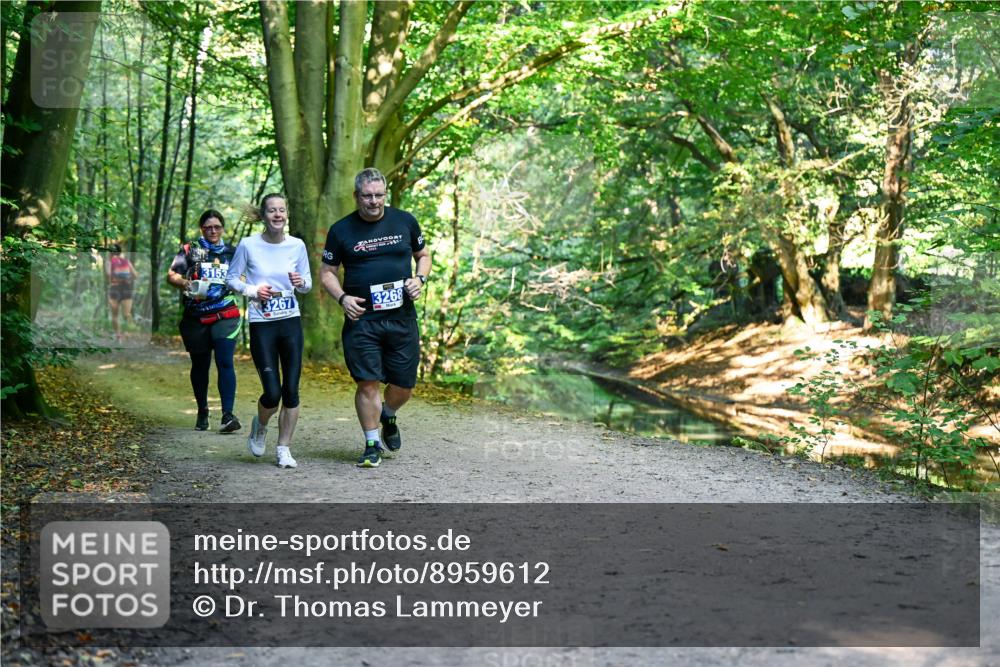 28.09.2025 - 33. Volkslauf durch das schöne Alstertal Dr. Thomas Lammeyer http://msf.ph/oto/8959612 28.09.2025 10:54:55 Laufen 3153, 3267, 3268 meine-sportfotos.de