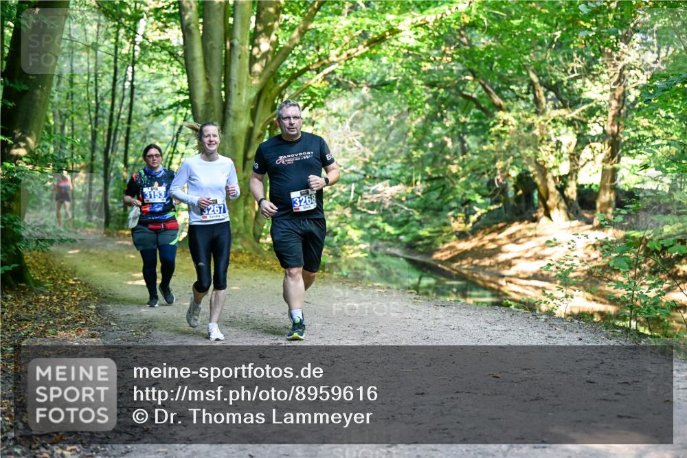 28.09.2025 - 33. Volkslauf durch das schöne Alstertal Dr. Thomas Lammeyer http://msf.ph/oto/8959616 28.09.2025 10:54:56 Laufen 3153, 3267, 3268 meine-sportfotos.de