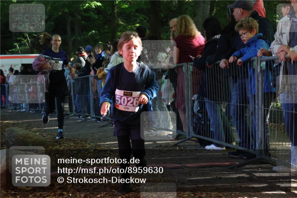 28.09.2025 - 33. Volkslauf durch das schöne Alstertal Strokosch-Dieckow http://msf.ph/oto/8959630 28.09.2025 10:46:27 Ziel 5020, 5026, 5040 meine-sportfotos.de