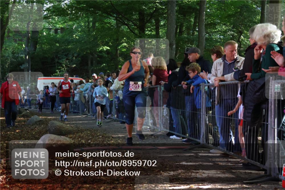 28.09.2025 - 33. Volkslauf durch das schöne Alstertal Strokosch-Dieckow http://msf.ph/oto/8959702 28.09.2025 10:46:45 Ziel 5013, 5014, 5952, 5958, 5959 meine-sportfotos.de
