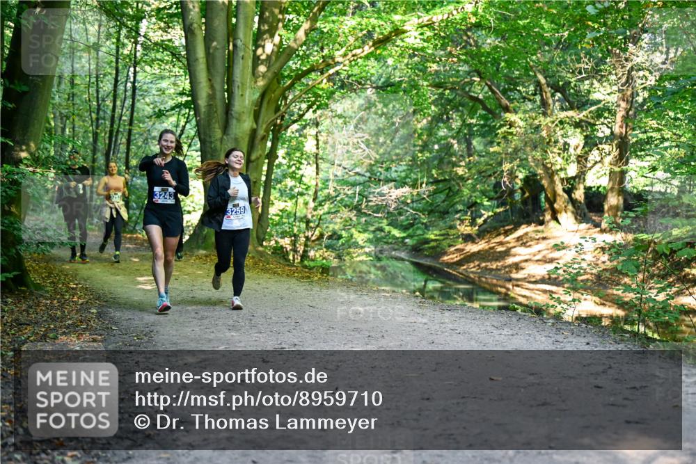 28.09.2025 - 33. Volkslauf durch das schöne Alstertal Dr. Thomas Lammeyer http://msf.ph/oto/8959710 28.09.2025 10:55:36 Laufen 3243, 3259 meine-sportfotos.de
