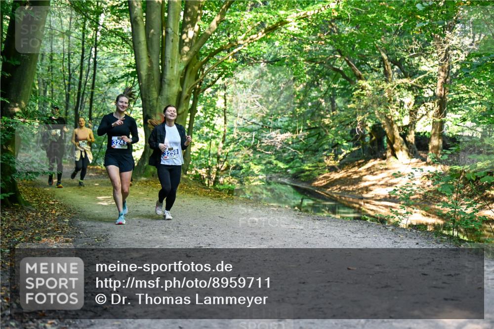 28.09.2025 - 33. Volkslauf durch das schöne Alstertal Dr. Thomas Lammeyer http://msf.ph/oto/8959711 28.09.2025 10:55:36 Laufen 3243, 3259 meine-sportfotos.de
