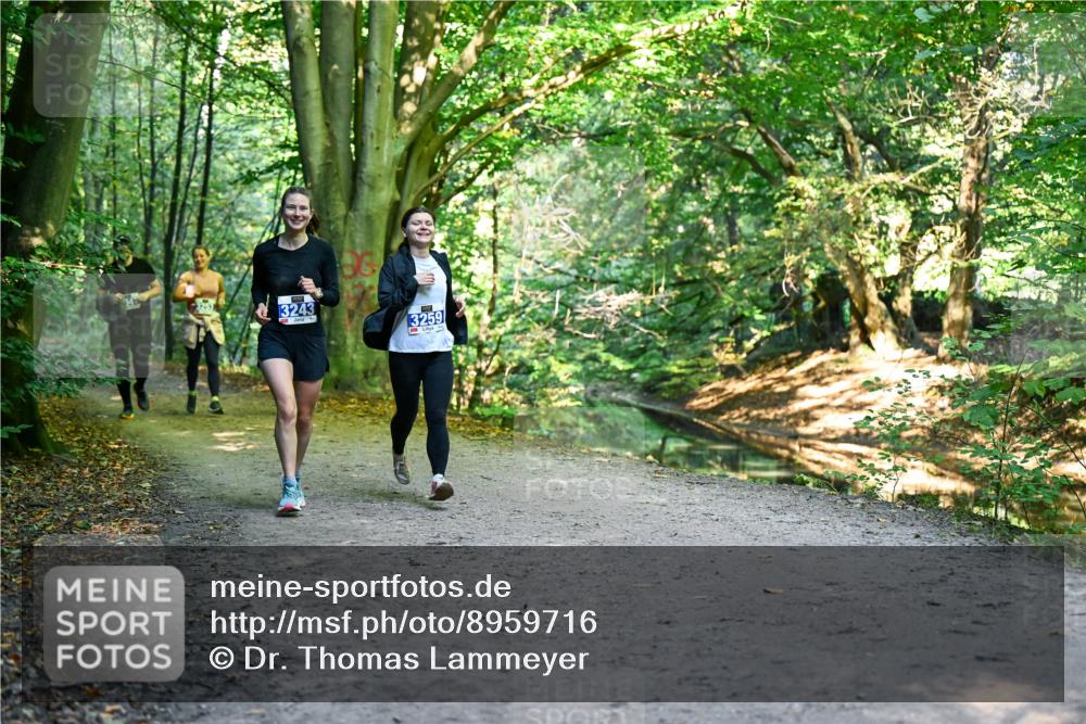28.09.2025 - 33. Volkslauf durch das schöne Alstertal Dr. Thomas Lammeyer http://msf.ph/oto/8959716 28.09.2025 10:55:37 Laufen 3243, 3259 meine-sportfotos.de