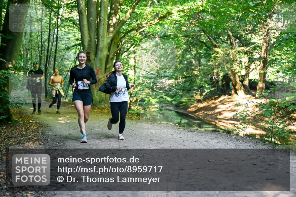 28.09.2025 - 33. Volkslauf durch das schöne Alstertal Dr. Thomas Lammeyer http://msf.ph/oto/8959717 28.09.2025 10:55:37 Laufen 3243, 3259 meine-sportfotos.de