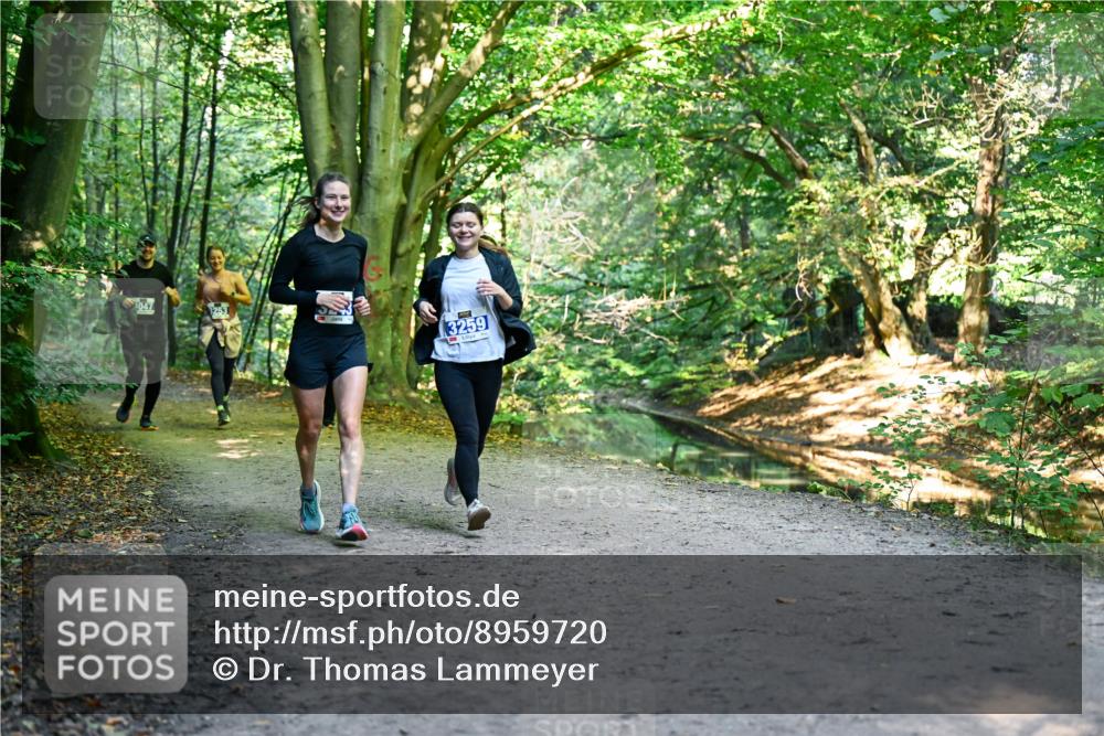 28.09.2025 - 33. Volkslauf durch das schöne Alstertal Dr. Thomas Lammeyer http://msf.ph/oto/8959720 28.09.2025 10:55:37 Laufen 1047, 3253, 3259 meine-sportfotos.de