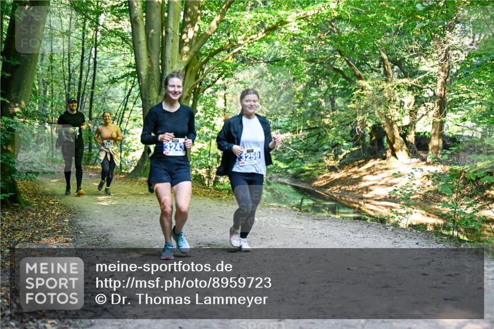 28.09.2025 - 33. Volkslauf durch das schöne Alstertal Dr. Thomas Lammeyer http://msf.ph/oto/8959723 28.09.2025 10:55:38 Laufen 3253, 3243, 3259 meine-sportfotos.de