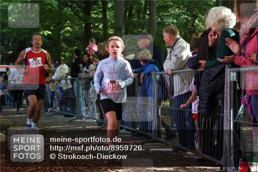 28.09.2025 - 33. Volkslauf durch das schöne Alstertal Strokosch-Dieckow http://msf.ph/oto/8959726 28.09.2025 10:46:48 Ziel 5014, 5952, 5953, 5958, 5959, 5969 meine-sportfotos.de
