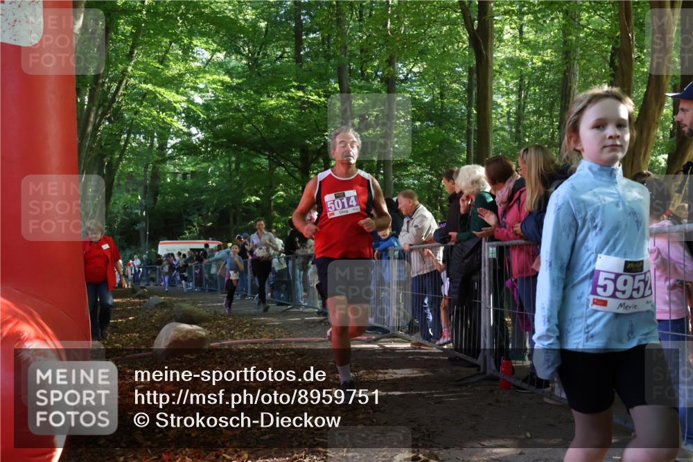 28.09.2025 - 33. Volkslauf durch das schöne Alstertal Strokosch-Dieckow http://msf.ph/oto/8959751 28.09.2025 10:46:49 Ziel 5014, 5032, 5953, 5958, 5959, 5969 meine-sportfotos.de