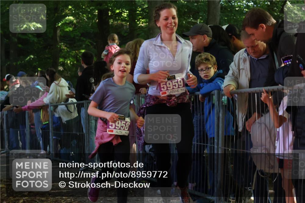 28.09.2025 - 33. Volkslauf durch das schöne Alstertal Strokosch-Dieckow http://msf.ph/oto/8959772 28.09.2025 10:46:51 Ziel 5032, 5953, 5958, 5959, 5969 meine-sportfotos.de