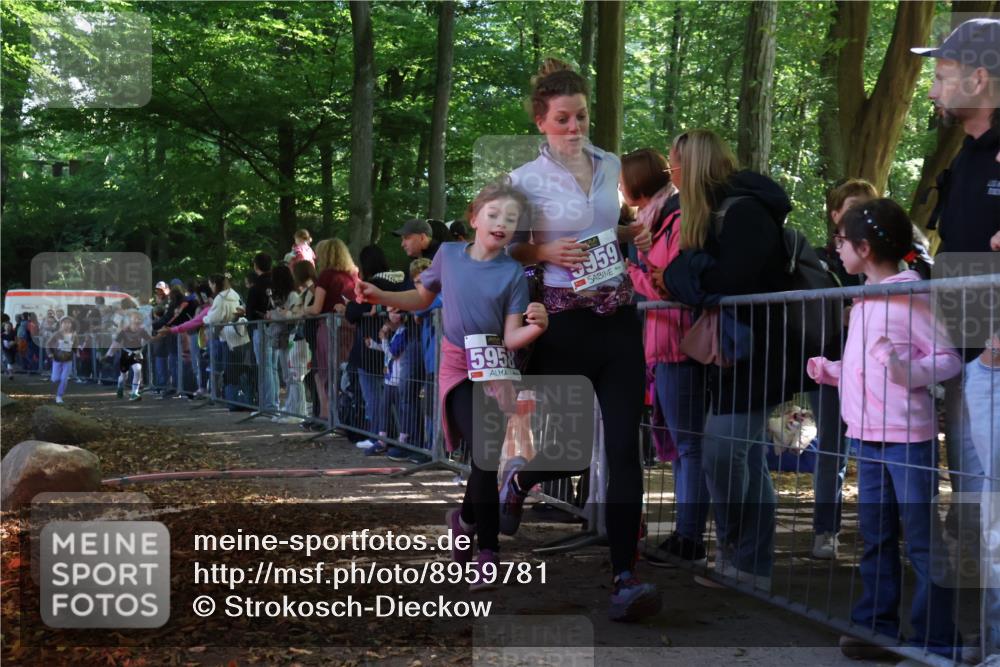 28.09.2025 - 33. Volkslauf durch das schöne Alstertal Strokosch-Dieckow http://msf.ph/oto/8959781 28.09.2025 10:46:52 Ziel 5032, 5953, 5958, 5959, 5969 meine-sportfotos.de