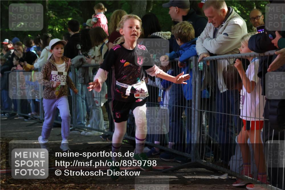 28.09.2025 - 33. Volkslauf durch das schöne Alstertal Strokosch-Dieckow http://msf.ph/oto/8959798 28.09.2025 10:46:55 Ziel 5032, 5953, 5969 meine-sportfotos.de