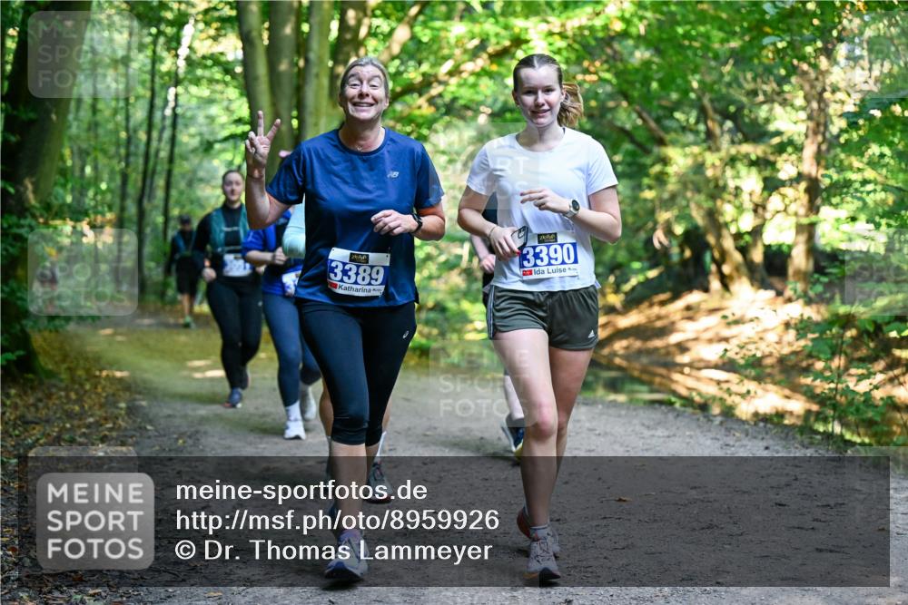 28.09.2025 - 33. Volkslauf durch das schöne Alstertal Dr. Thomas Lammeyer http://msf.ph/oto/8959926 28.09.2025 10:56:59 Laufen 3389, 3390 meine-sportfotos.de