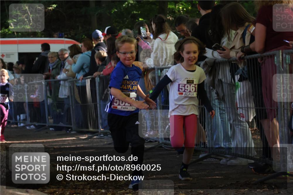 28.09.2025 - 33. Volkslauf durch das schöne Alstertal Strokosch-Dieckow http://msf.ph/oto/8960025 28.09.2025 10:47:35 Ziel 5004, 5029, 5035, 5049, 5961 meine-sportfotos.de