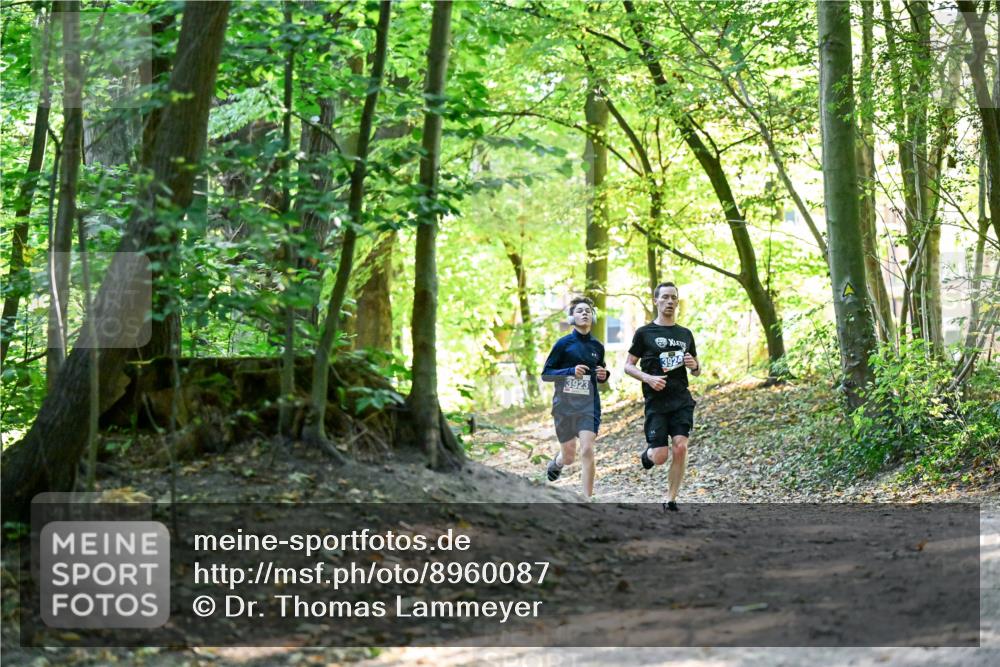 28.09.2025 - 33. Volkslauf durch das schöne Alstertal Dr. Thomas Lammeyer http://msf.ph/oto/8960087 28.09.2025 10:59:25 Laufen 3923, 3924 meine-sportfotos.de
