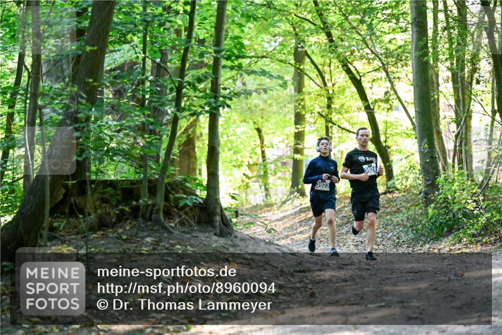 28.09.2025 - 33. Volkslauf durch das schöne Alstertal Dr. Thomas Lammeyer http://msf.ph/oto/8960094 28.09.2025 10:59:26 Laufen 3923, 3924 meine-sportfotos.de