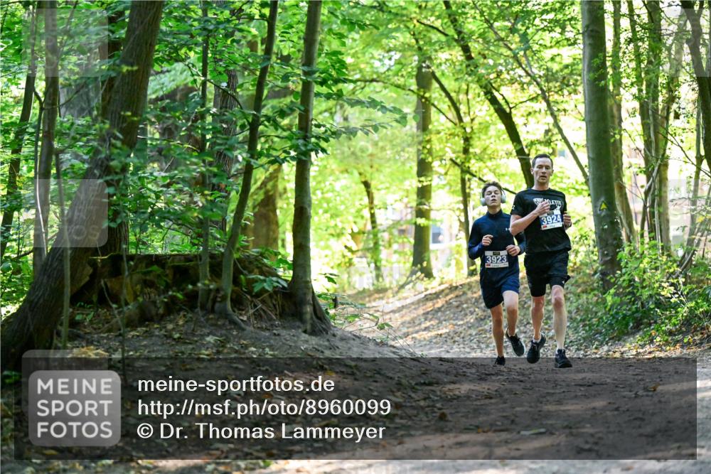 28.09.2025 - 33. Volkslauf durch das schöne Alstertal Dr. Thomas Lammeyer http://msf.ph/oto/8960099 28.09.2025 10:59:26 Laufen 3923, 3924 meine-sportfotos.de