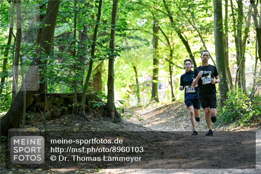 28.09.2025 - 33. Volkslauf durch das schöne Alstertal Dr. Thomas Lammeyer http://msf.ph/oto/8960103 28.09.2025 10:59:27 Laufen 3923, 3924 meine-sportfotos.de