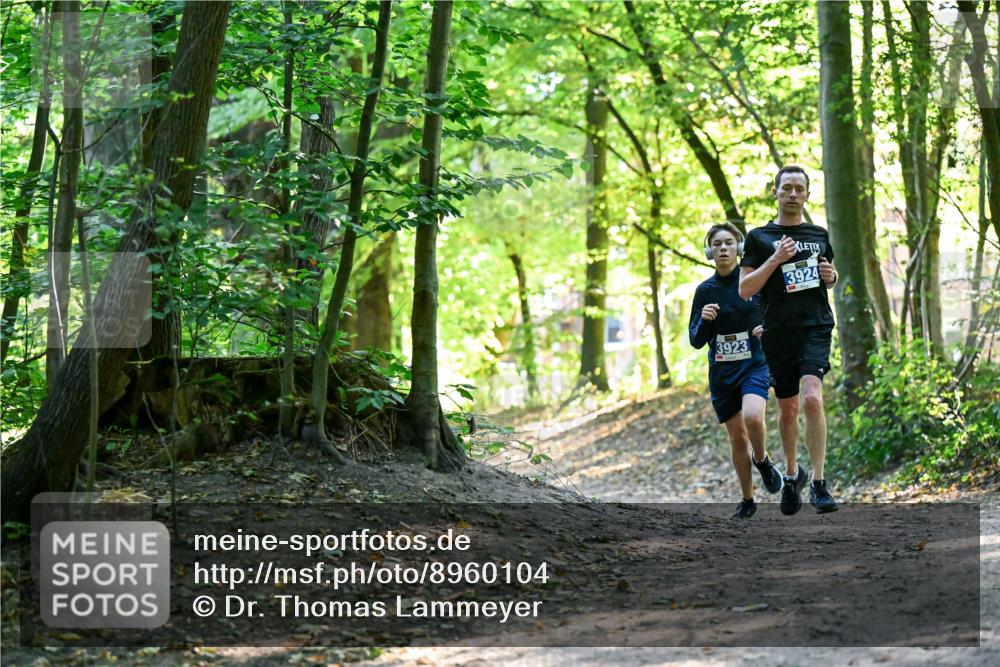 28.09.2025 - 33. Volkslauf durch das schöne Alstertal Dr. Thomas Lammeyer http://msf.ph/oto/8960104 28.09.2025 10:59:27 Laufen 3923, 3924 meine-sportfotos.de