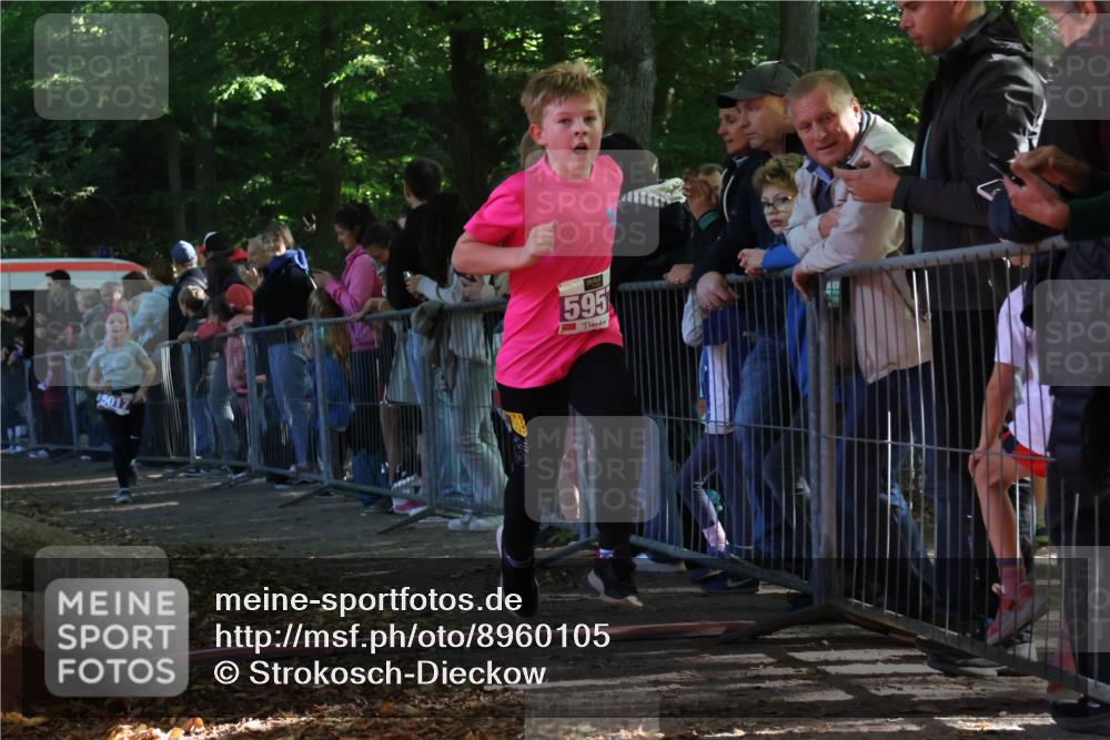 28.09.2025 - 33. Volkslauf durch das schöne Alstertal Strokosch-Dieckow http://msf.ph/oto/8960105 28.09.2025 10:47:46 Ziel 5017, 5957 meine-sportfotos.de