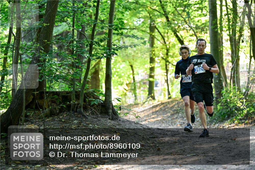 28.09.2025 - 33. Volkslauf durch das schöne Alstertal Dr. Thomas Lammeyer http://msf.ph/oto/8960109 28.09.2025 10:59:27 Laufen 3924, 3923 meine-sportfotos.de