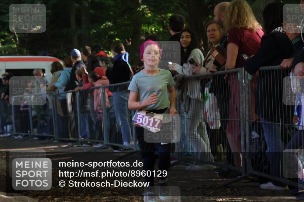28.09.2025 - 33. Volkslauf durch das schöne Alstertal Strokosch-Dieckow http://msf.ph/oto/8960129 28.09.2025 10:47:49 Ziel 5017 meine-sportfotos.de