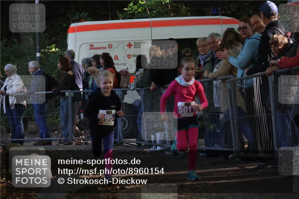 28.09.2025 - 33. Volkslauf durch das schöne Alstertal Strokosch-Dieckow http://msf.ph/oto/8960154 28.09.2025 10:47:59 Ziel 5011, 5954 meine-sportfotos.de