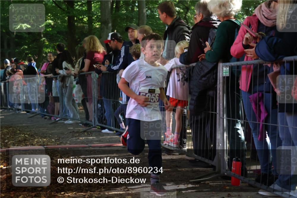 28.09.2025 - 33. Volkslauf durch das schöne Alstertal Strokosch-Dieckow http://msf.ph/oto/8960234 28.09.2025 10:48:12 Ziel 5956 meine-sportfotos.de