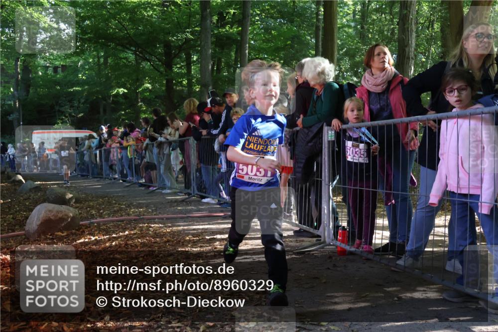 28.09.2025 - 33. Volkslauf durch das schöne Alstertal Strokosch-Dieckow http://msf.ph/oto/8960329 28.09.2025 10:48:41 Ziel 5031, 5036, 5967 meine-sportfotos.de