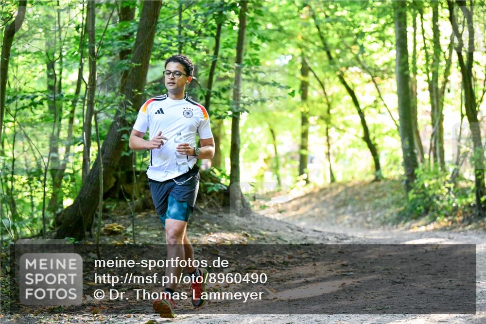 28.09.2025 - 33. Volkslauf durch das schöne Alstertal Dr. Thomas Lammeyer http://msf.ph/oto/8960490 28.09.2025 11:02:53 Laufen  meine-sportfotos.de