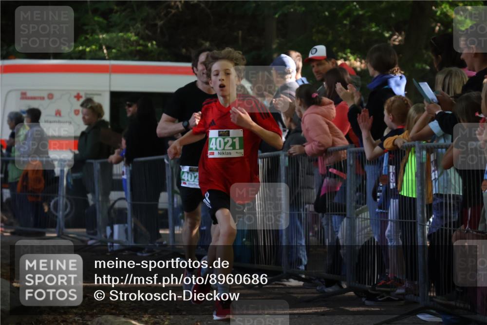 28.09.2025 - 33. Volkslauf durch das schöne Alstertal Strokosch-Dieckow http://msf.ph/oto/8960686 28.09.2025 10:50:30 Ziel 4021, 4022, 4146, 4164 meine-sportfotos.de