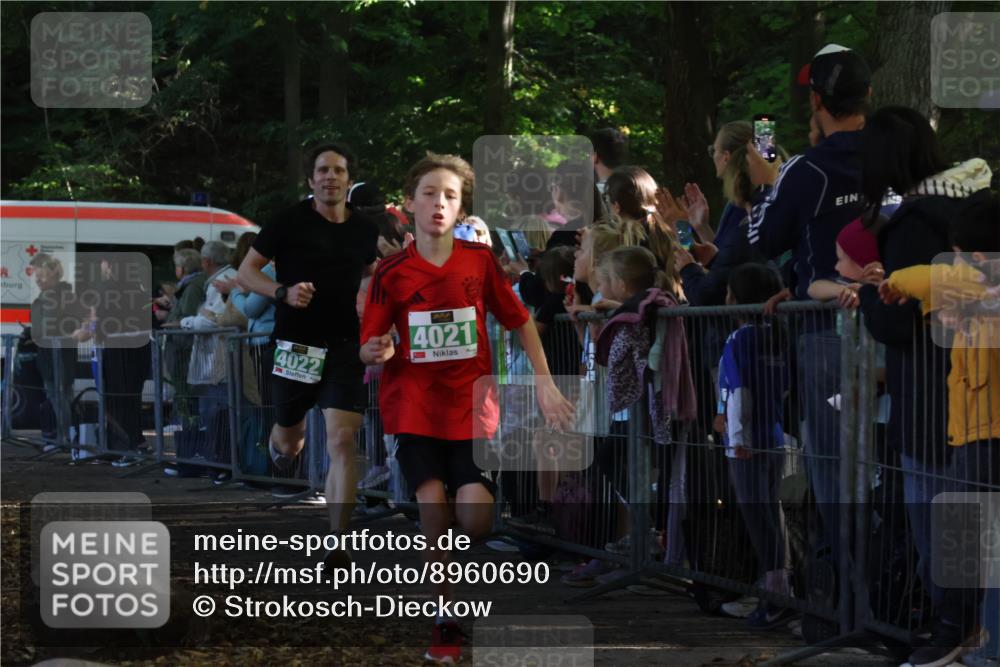 28.09.2025 - 33. Volkslauf durch das schöne Alstertal Strokosch-Dieckow http://msf.ph/oto/8960690 28.09.2025 10:50:31 Ziel 4021, 4022, 4146, 4164, 4902 meine-sportfotos.de