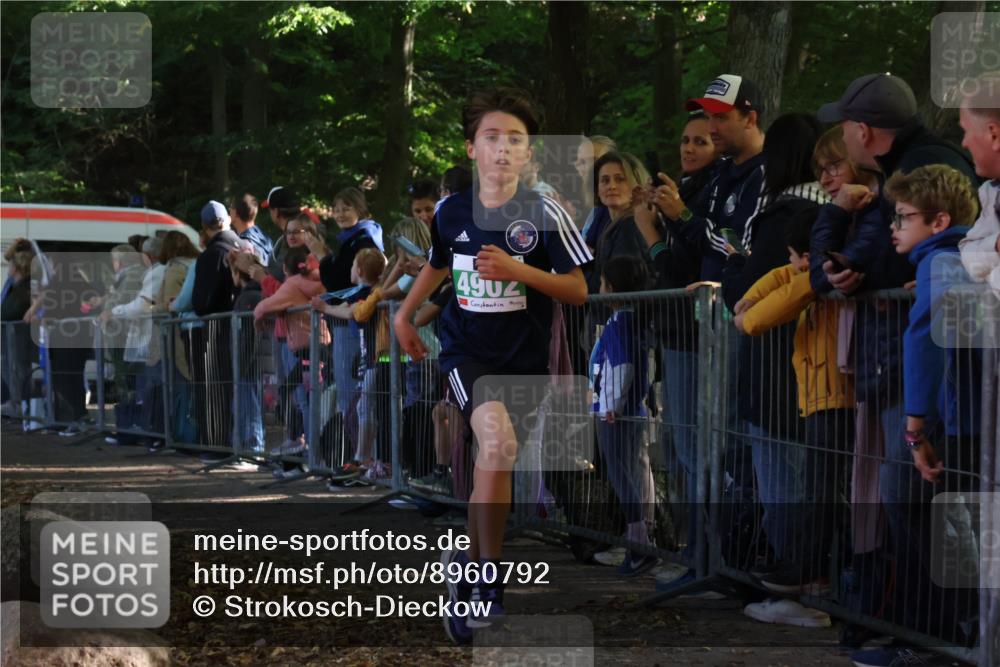 28.09.2025 - 33. Volkslauf durch das schöne Alstertal Strokosch-Dieckow http://msf.ph/oto/8960792 28.09.2025 10:50:39 Ziel 4902 meine-sportfotos.de