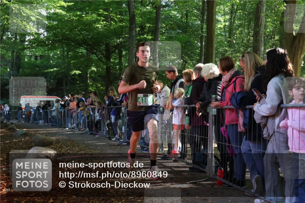 28.09.2025 - 33. Volkslauf durch das schöne Alstertal Strokosch-Dieckow http://msf.ph/oto/8960849 28.09.2025 10:50:58 Ziel 4100 meine-sportfotos.de