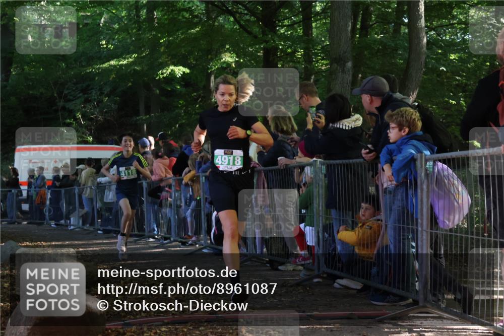 28.09.2025 - 33. Volkslauf durch das schöne Alstertal Strokosch-Dieckow http://msf.ph/oto/8961087 28.09.2025 10:52:22 Ziel 4075, 4118, 4918 meine-sportfotos.de