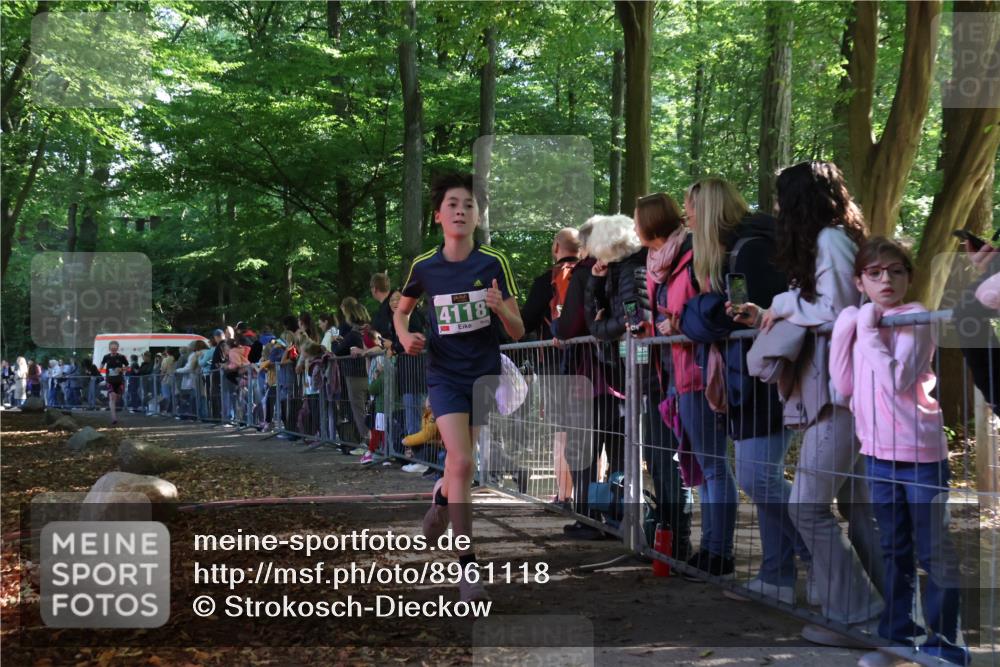 28.09.2025 - 33. Volkslauf durch das schöne Alstertal Strokosch-Dieckow http://msf.ph/oto/8961118 28.09.2025 10:52:25 Ziel 4075, 4118 meine-sportfotos.de