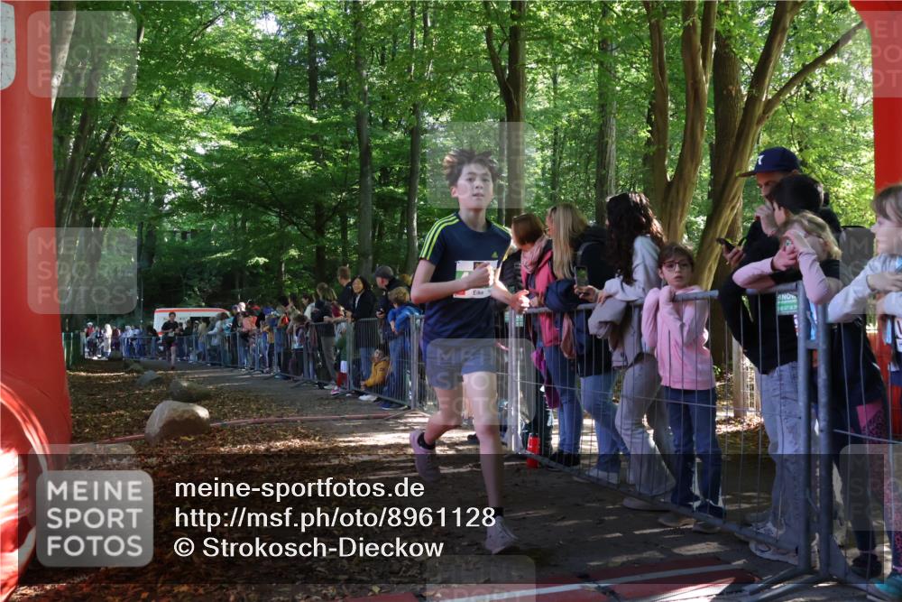 28.09.2025 - 33. Volkslauf durch das schöne Alstertal Strokosch-Dieckow http://msf.ph/oto/8961128 28.09.2025 10:52:25 Ziel 4075, 4118 meine-sportfotos.de
