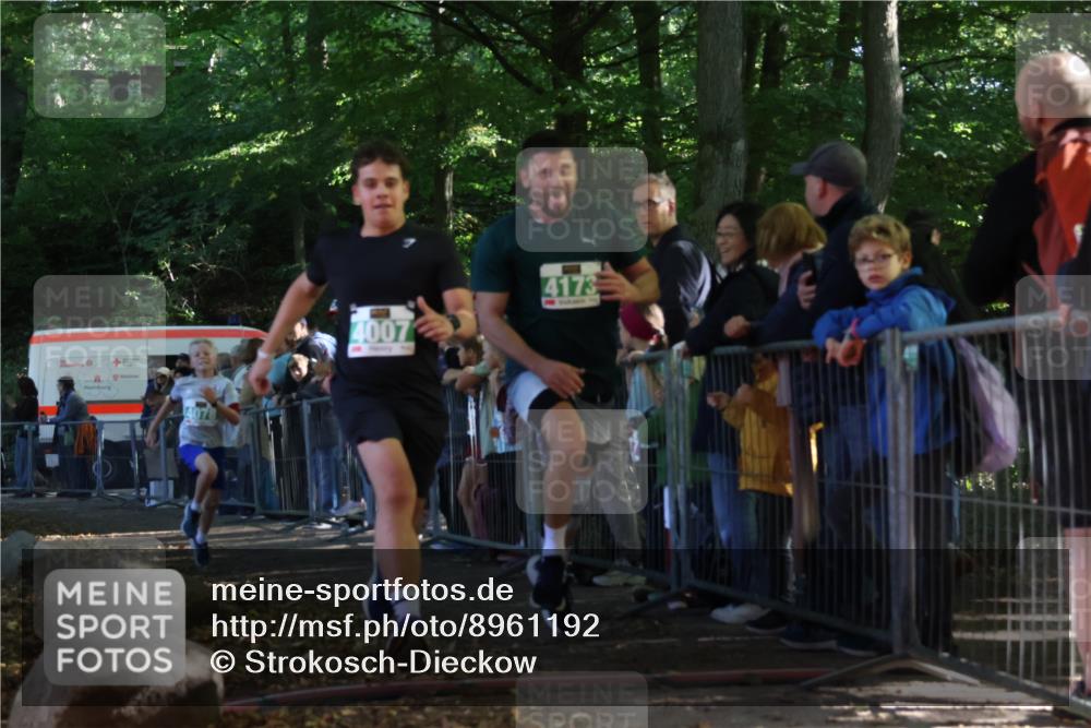 28.09.2025 - 33. Volkslauf durch das schöne Alstertal Strokosch-Dieckow http://msf.ph/oto/8961192 28.09.2025 10:52:50 Ziel 4007, 4078, 4173, 4185 meine-sportfotos.de