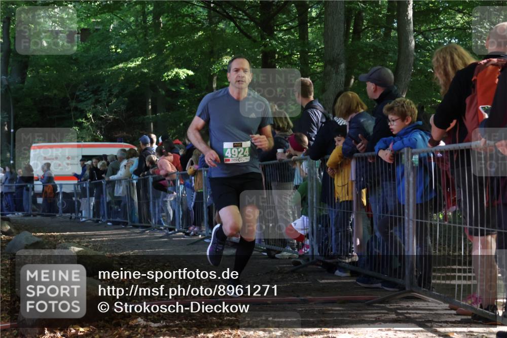 28.09.2025 - 33. Volkslauf durch das schöne Alstertal Strokosch-Dieckow http://msf.ph/oto/8961271 28.09.2025 10:53:20 Ziel 4924 meine-sportfotos.de