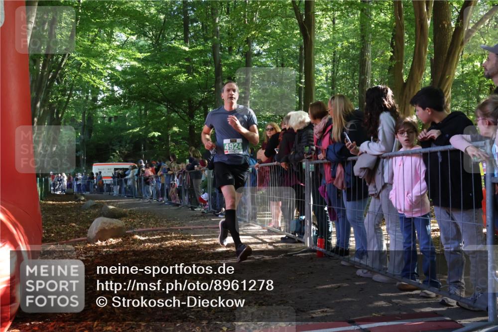 28.09.2025 - 33. Volkslauf durch das schöne Alstertal Strokosch-Dieckow http://msf.ph/oto/8961278 28.09.2025 10:53:21 Ziel 4154, 4924 meine-sportfotos.de